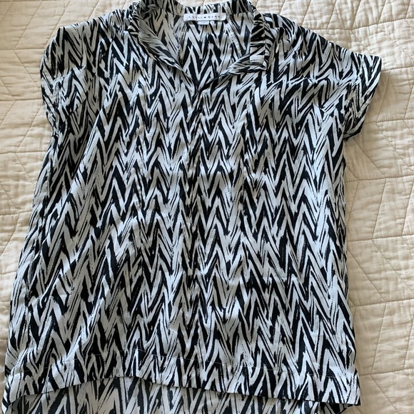 Loyal Hana maternity/nursing shirt with hidden zippers XS - Picture 3 of 6